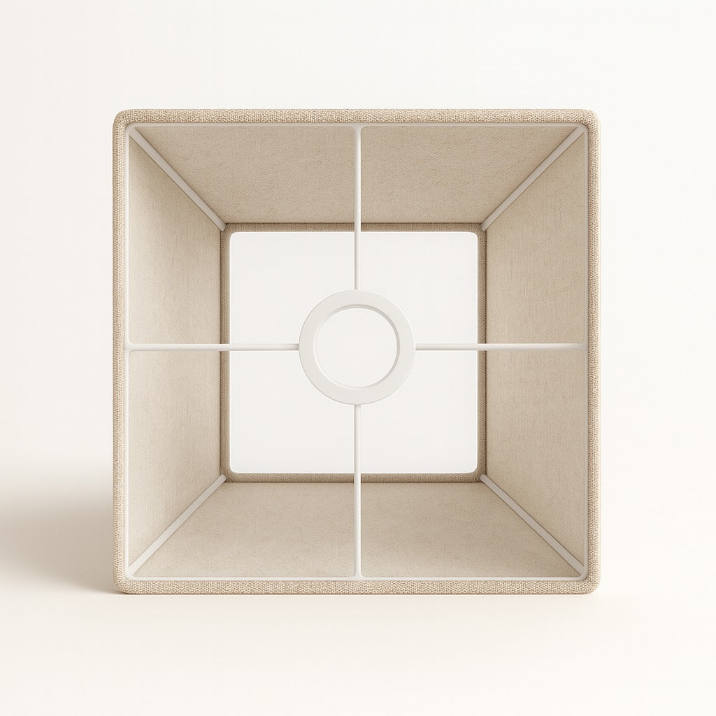 Vue intérieure d’un abat-jour pyramidal en lin blanc avec armature métallique blanche et support central pour douille E27.