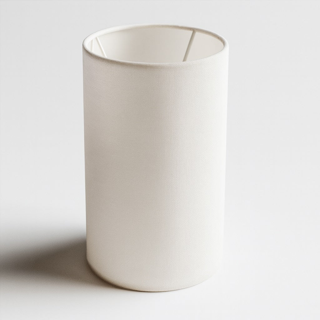 Abat-jour cylindrique en tissu blanc, design épuré et lumineux pour lampe de chevet