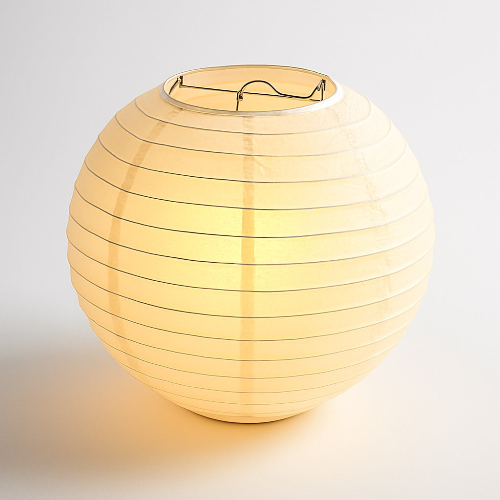 Abat-jour en papier blanc allumé avec structure métallique, lumière chaude diffusée pour une ambiance zen et douce.