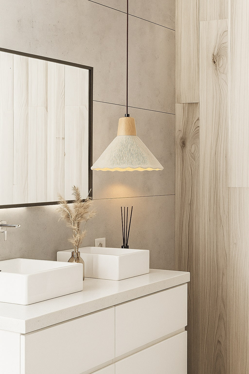 Suspension Florica en ciment nervuré au-dessus d’un meuble vasque, design floral et lumière douce pour salle de bain naturelle.