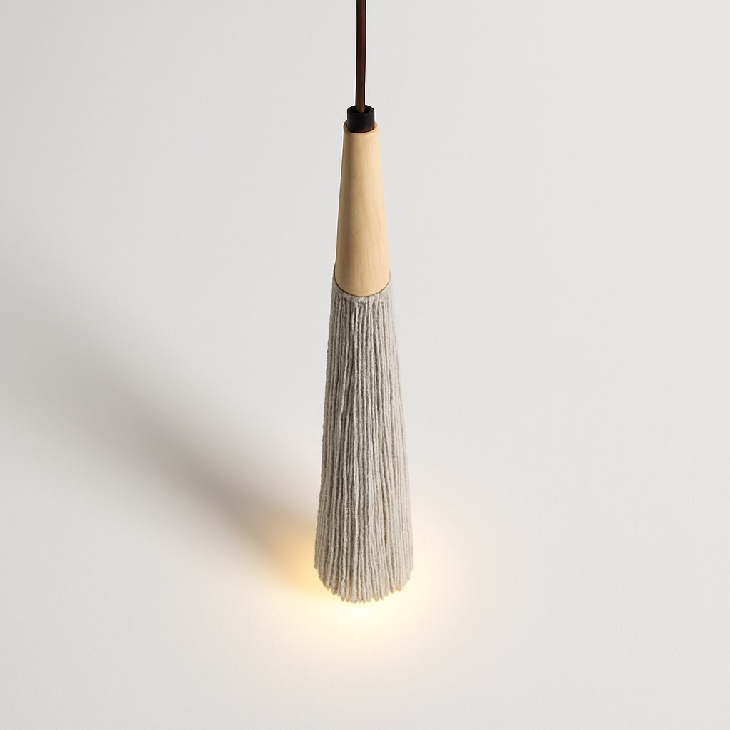 Suspension fine en ciment strié et bois clair, design vertical minimaliste avec lumière dirigée vers le sol