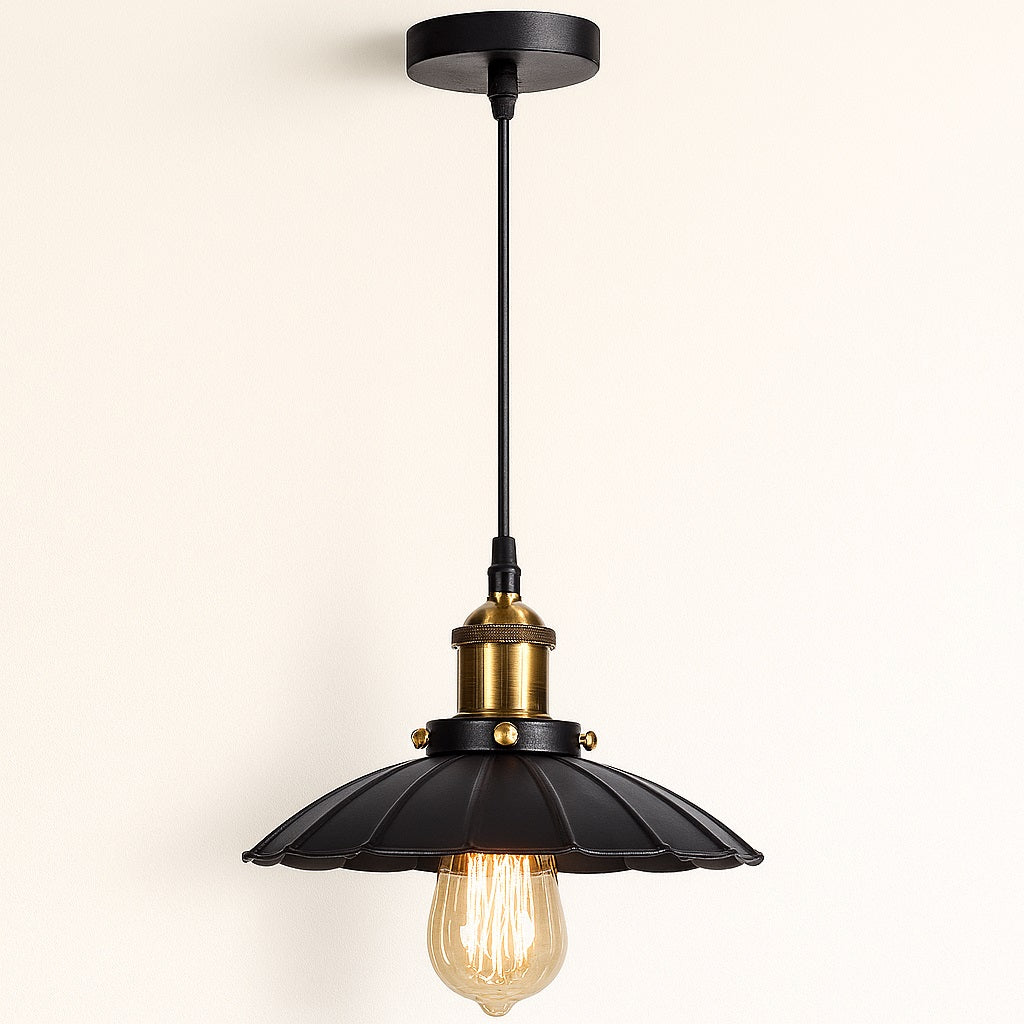 Suspension abat-jour noir nervuré style vintage avec socle plafond et douille en laiton