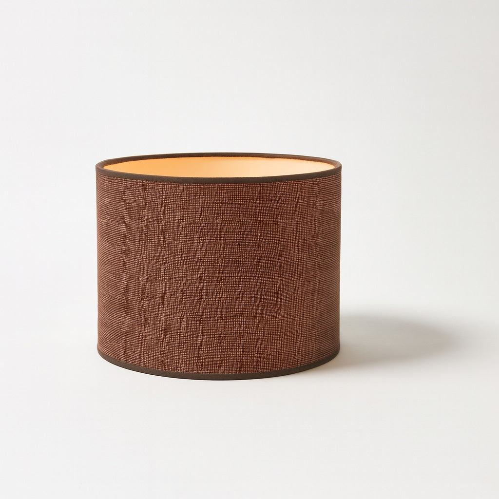 Abat-jour Aurélia brun tambour élégant, compatible lampe de chevet ou lampadaire, design chaleureux.