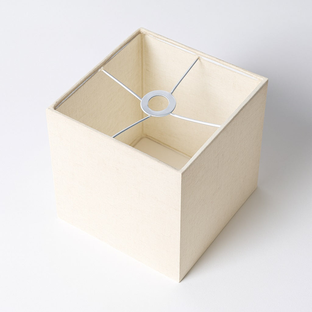 Abat-jour carré amande avec structure intérieure E27 visible, idéal pour abat-jour lampadaire ou lampe à poser.