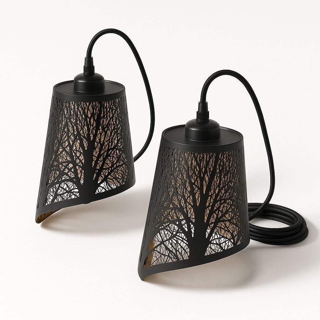 Lot de 2 suspensions abat-jour noir ajouré, motif arbre, en métal, pour un éclairage décoratif coordonné.