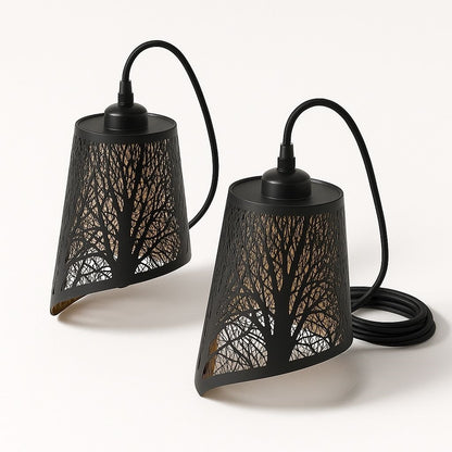Lot de 2 suspensions abat-jour noir ajouré, motif arbre, en métal, pour un éclairage décoratif coordonné.
