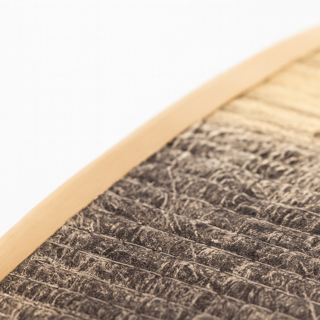 Zoom sur tissu d’abat-jour lampe motif jungle, texture détaillée et finition premium pour décoration intérieure élégante.