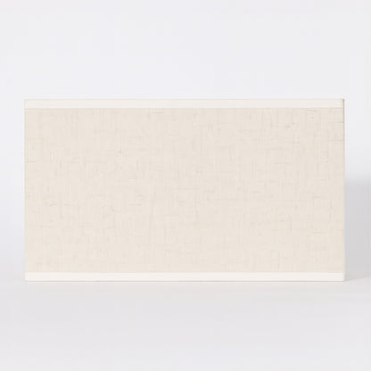 Abat-jour rectangulaire beige clair en tissu, vue profil, accessoire pour lampe moderne et design intérieur.