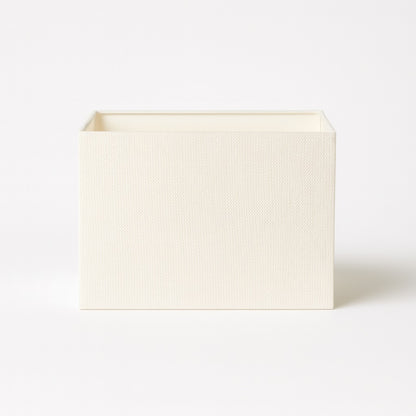 Abat-jour rectangulaire Velina ivoire en tissu, format long, accessoire pour lampe contemporaine et design intérieur.
