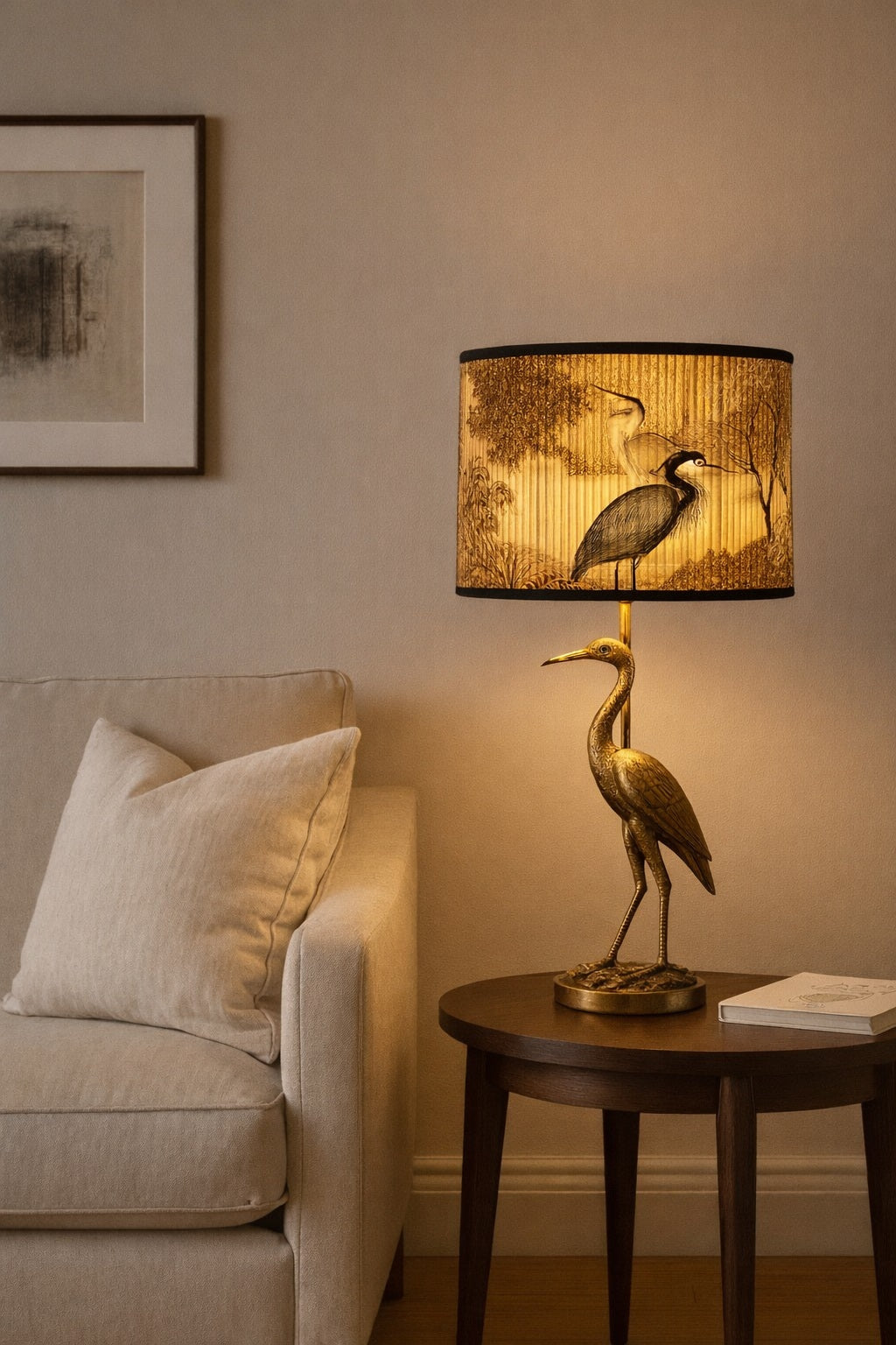 Abat-jour imprimé oiseaux allumé sur lampe décorative, lumière douce pour salon raffiné