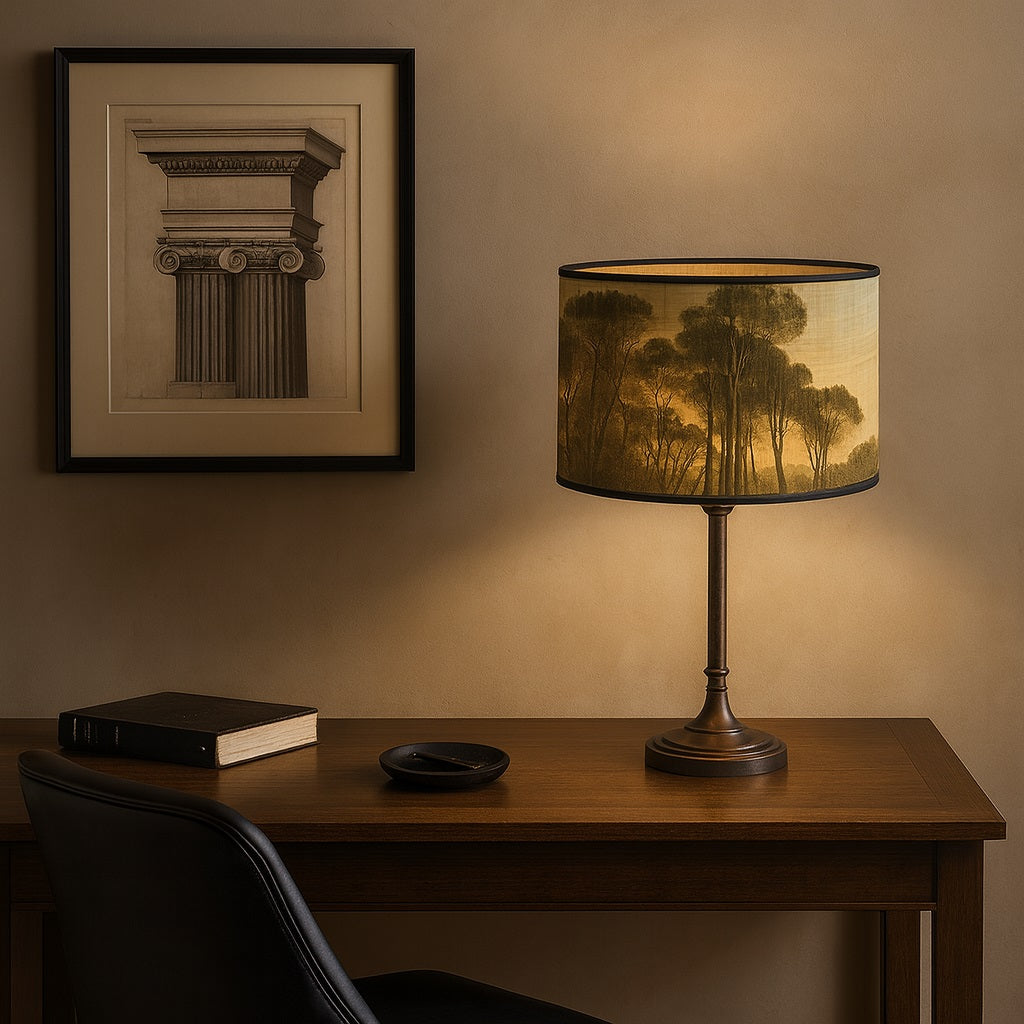 Lampe de bureau avec abat-jour Sunset, éclairage chaleureux et décor raffiné inspiré de la nature.