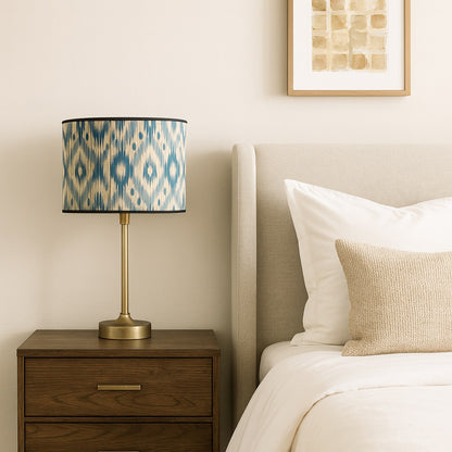 Abat-jour bleu à motif ikat sur lampe de chevet, abat-jour lampadaire décoratif pour chambre élégante