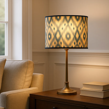 Abat-jour lampadaire bleu allumé, diffusion lumineuse chaleureuse, abat-jour décoratif à motif graphique