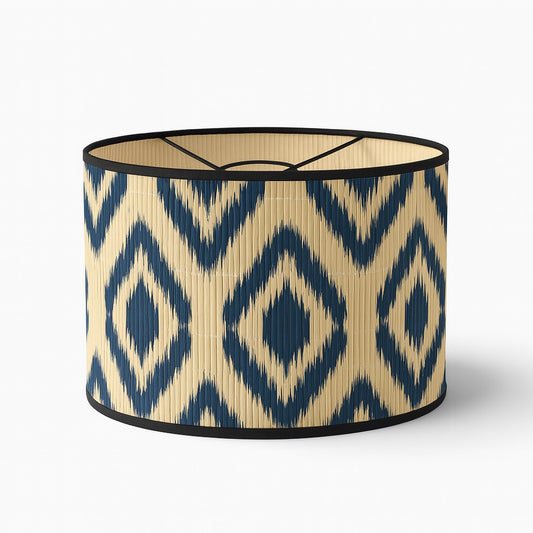 Abat-jour en bambou avec motif losange bleu, style ethnique et déco naturelle pour lampe ou suspension – Monsieur Abat-Jour.