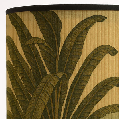 Zoom sur abat-jour bambou Forest, détails feuillage vert pour lampe élégante.