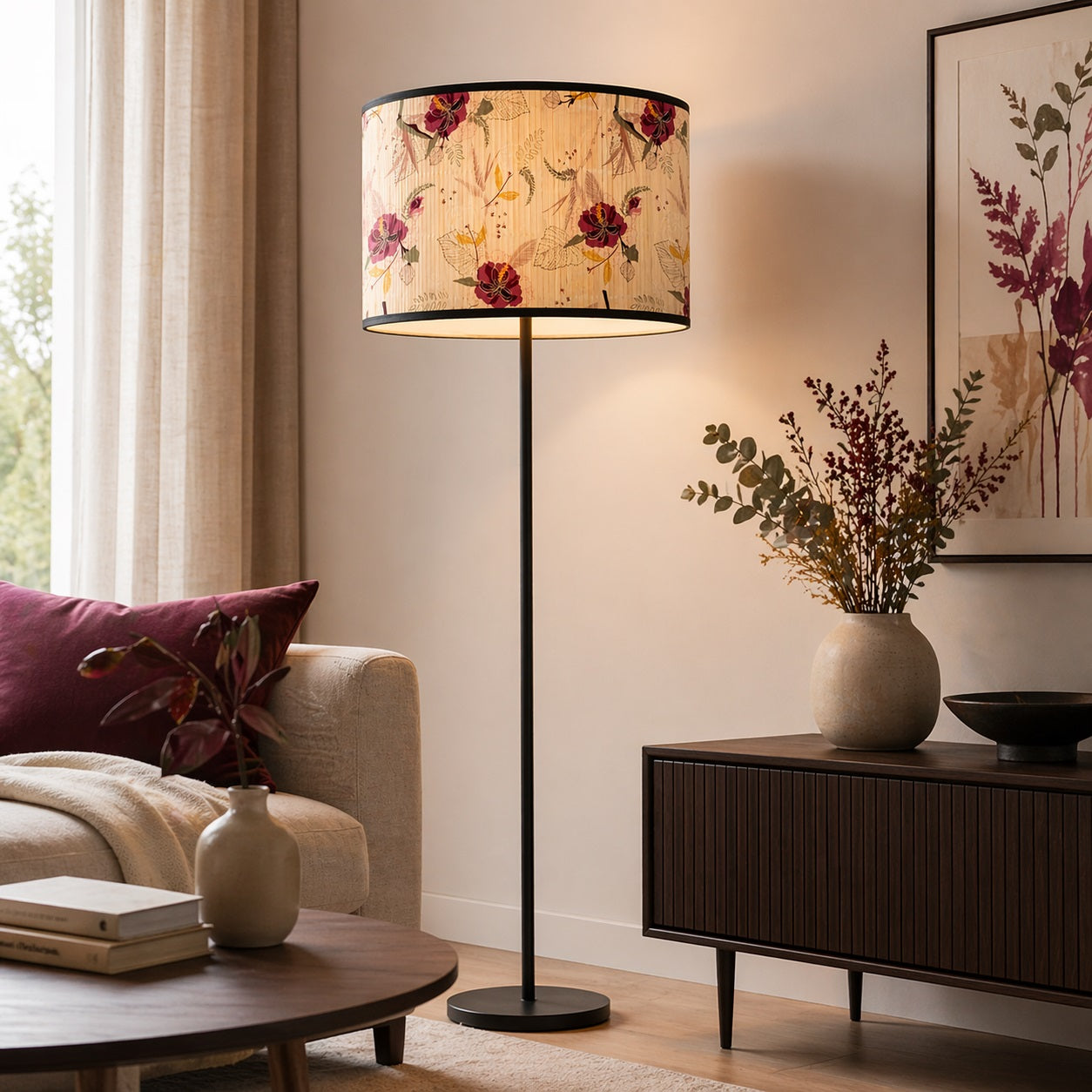 Abat-jour floral sur lampe sur pied design, déco séjour élégante, style naturel et chaleureux moderne