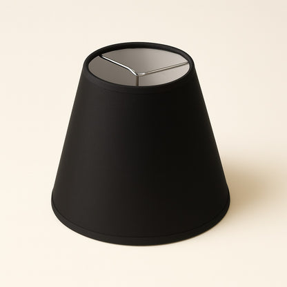 Abat-jour conique noir mat avec fixation pince flamme, en tissu lisse, pour lampe E14 ou G45 – style élégant et moderne.