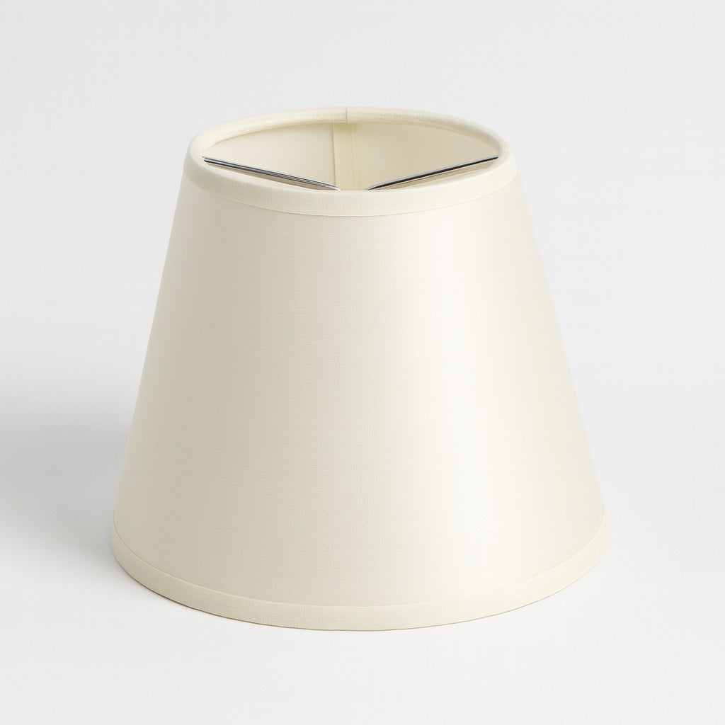 Abat-jour conique blanc minimaliste, abat-jour lampe de chevet idéal pour une lumière douce et moderne.