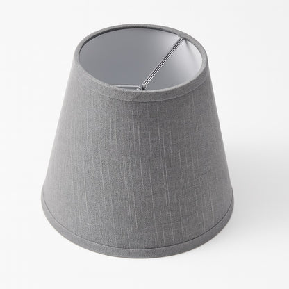 Abat-jour conique gris avec fixation métallique, abat-jour lampe de chevet moderne en tissu texturé.