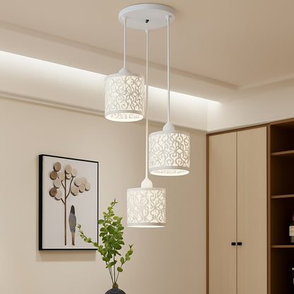 Suspension triple avec abat-jour cylindriques en métal blanc ajouré, lumière douce