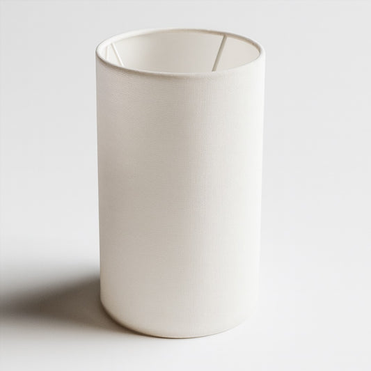 Abat-jour cylindrique en tissu blanc, design épuré et lumineux pour lampe de chevet