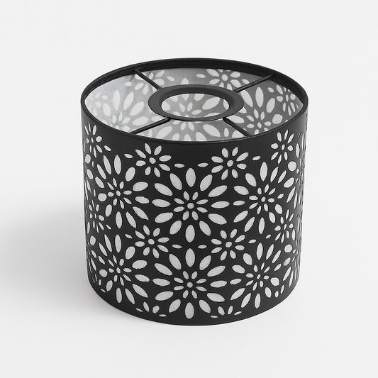 Abat-jour cylindrique en métal noir à motif floral ajouré, design élégant, compatible E27, pour lampe ou suspension.