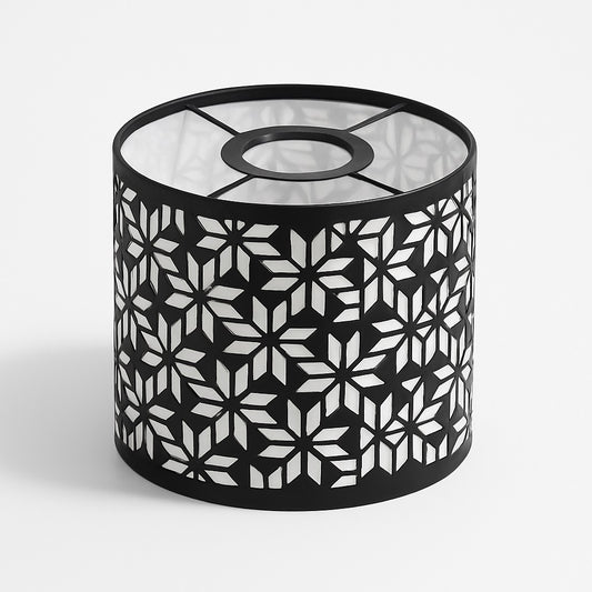 Abat-jour cylindrique en métal noir à motif hexagonal ajouré, compatible E27, design moderne pour lampe ou suspension.