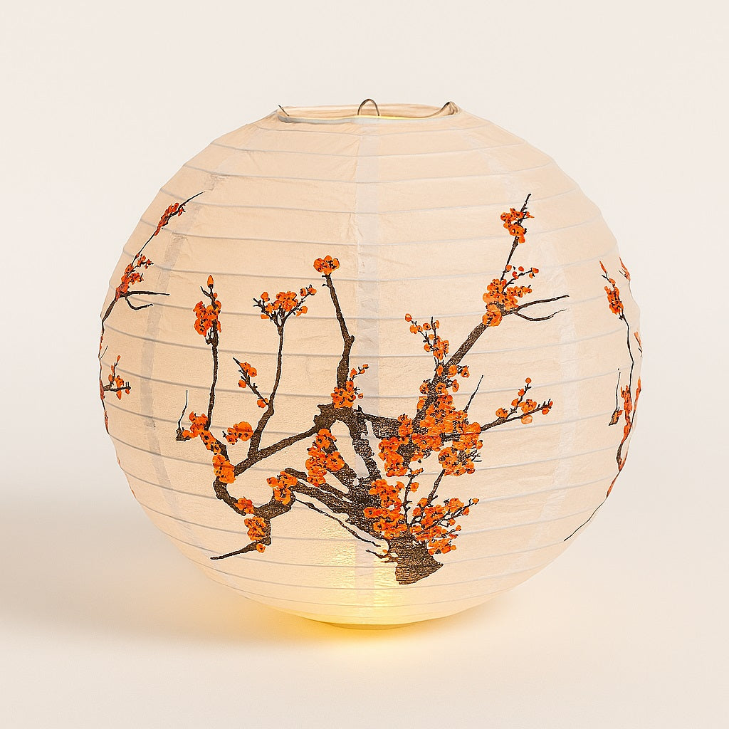 Abat-jour en papier allumé avec motif floral de cerisier japonais rouge sur fond ivoire, style lanterne orientale suspendue