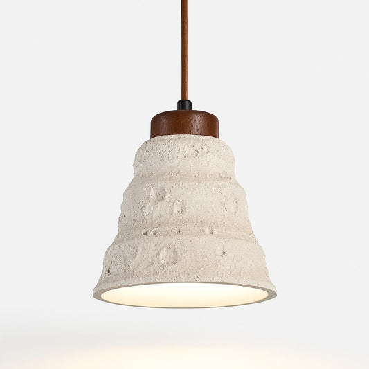 Suspension en ciment et bois avec abat-jour texturé effet pierre, design brut et lumière douce, douille E27 incluse.
