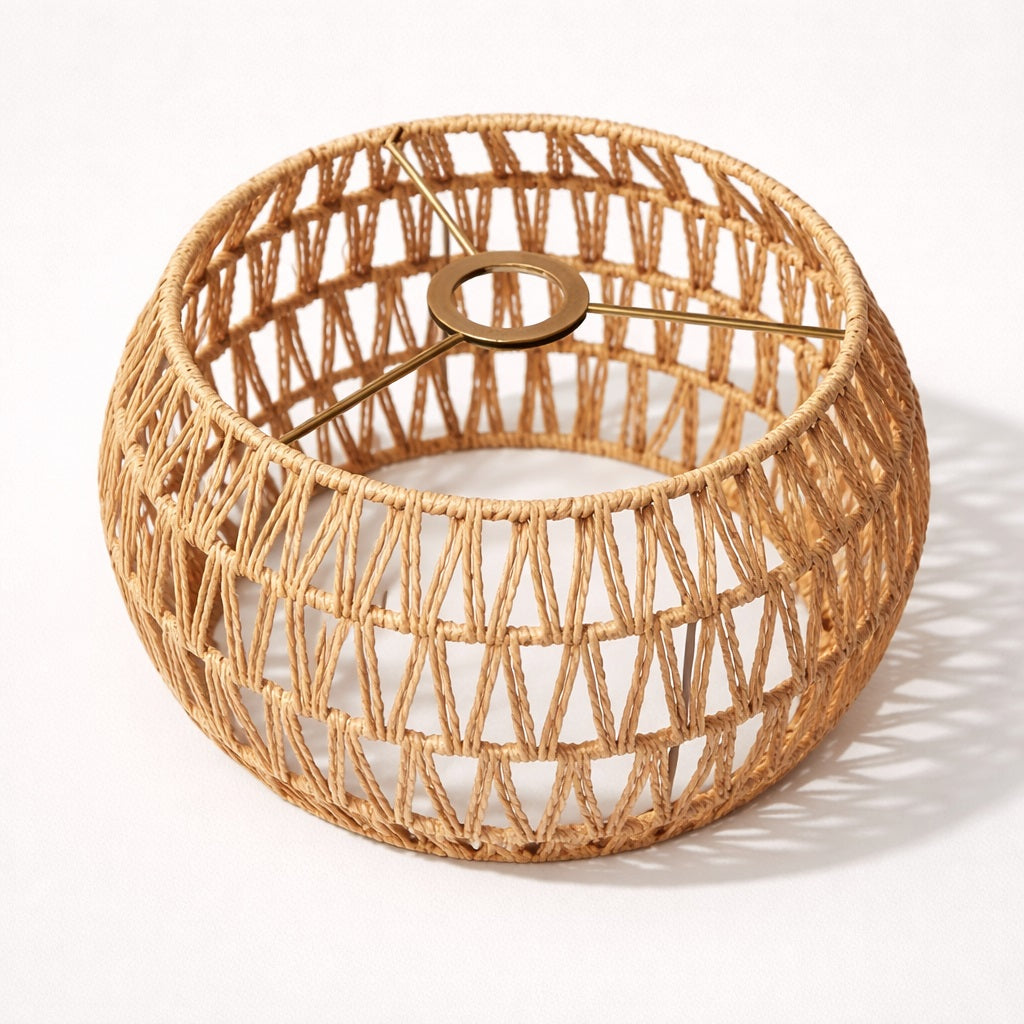 Abat-jour lampadaire en corde tressée naturelle, design ajouré et structure circulaire élégante.