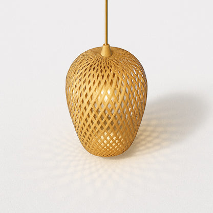 Suspension en rotin ajouré vue du dessus, diffusant une lumière chaude avec ombres graphiques sur fond blanc lisse