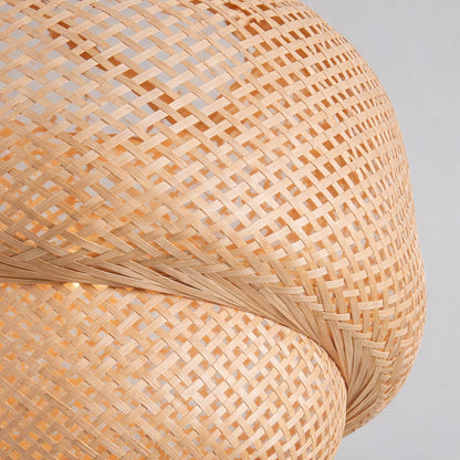 Détail du tressage de l’abat-jour suspension en rotin, finition artisanale et texture naturelle