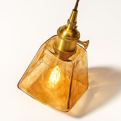 Suspension en verre carré ambré avec douille laiton, lumière chaude et style vintage chic