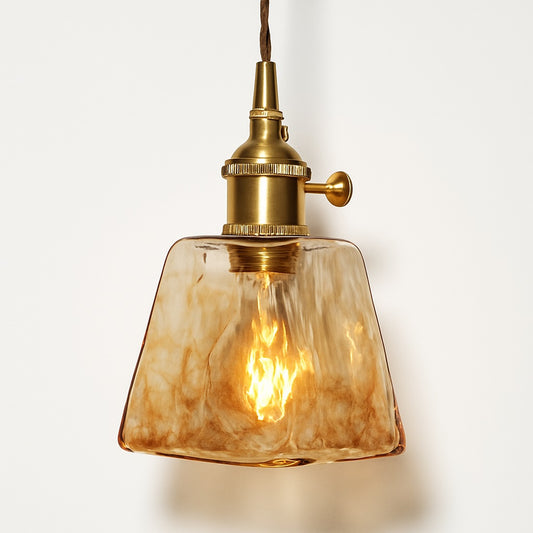 Suspension en verre ambré soufflé à la main avec douille laiton, style vintage pour lampe décorative design.