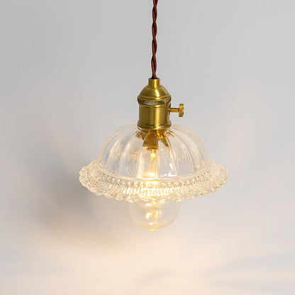 Abat jour en verre nervuré allumé, suspension décorative diffusant une lumière douce et chaleureuse