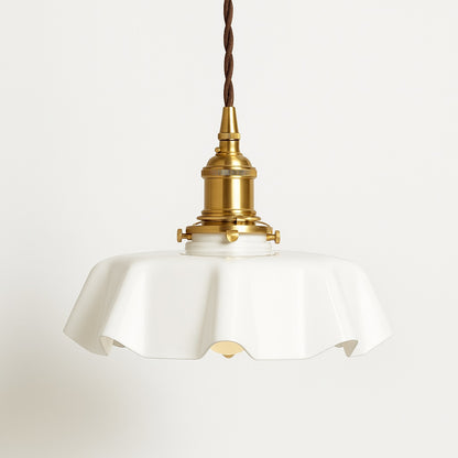 Abat-jour en céramique blanche plissée avec douille dorée, style vintage pour suspension lampe décorative