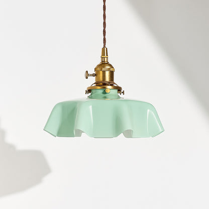 Abat-jour suspension en verre vert ondulé, douille laiton, style vintage floral pour lampe décorative.