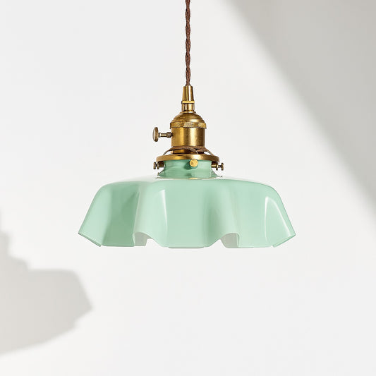 Abat-jour suspension en verre vert ondulé, douille laiton, style vintage floral pour lampe décorative.