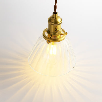 Suspension élégante avec abat jour nervuré en verre transparent, effet lumineux diffus et décoratif