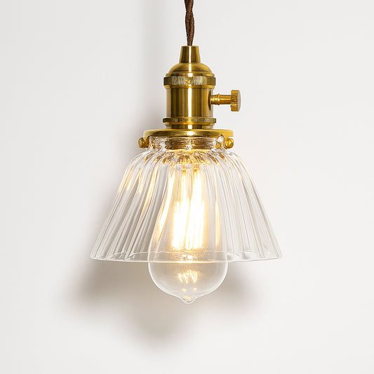 Suspension vintage en verre transparent nervuré avec douille laiton, abat jour raffiné pour éclairage décoratif