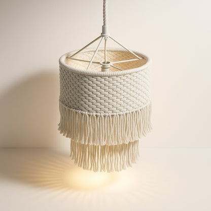 Abat-jour suspension cylindrique en coton blanc avec tressage épais et double rangée de franges.