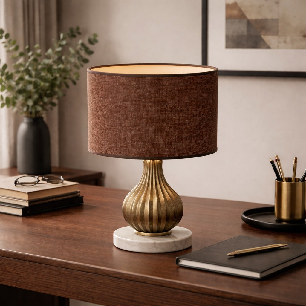 Abat-jour lampe marron sur pied doré, abat-jour élégant pour bureau ou salon au style chaleureux