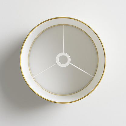Vue intérieure de l’abat-jour Aurélia blanc et or pour lampe de chevet ou lampadaire, structure fine en métal.