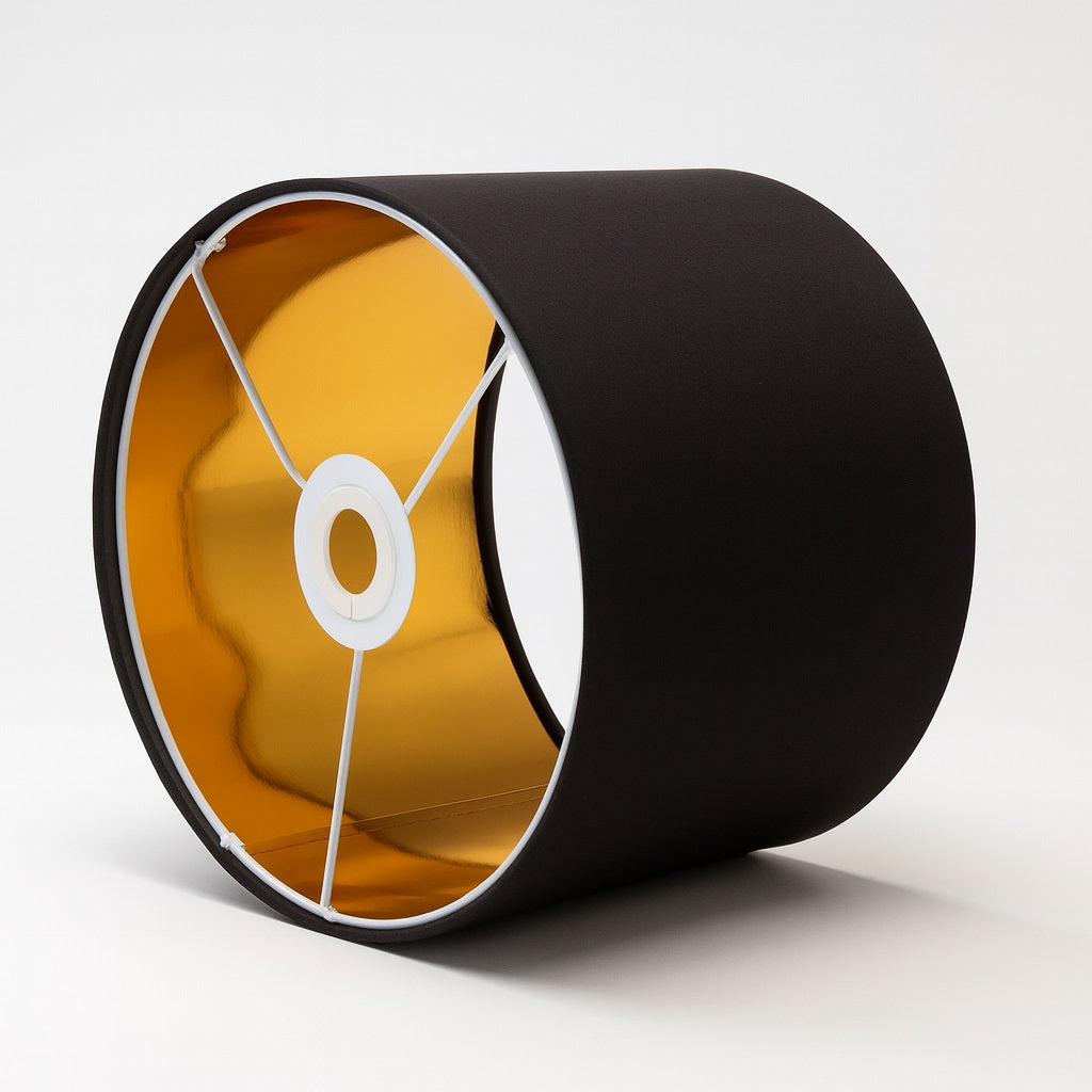 Abat-jour tambour noir intérieur doré posé sur le côté, compatible lampe sur pied ou suspension E27.