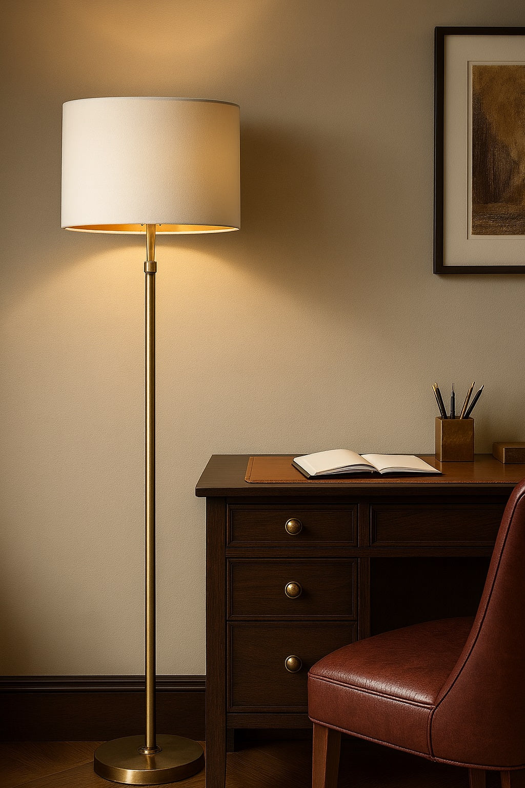 Abat-jour tambour blanc velours avec intérieur doré lumineux, parfait pour une décoration raffinée et moderne