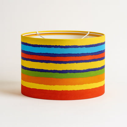 Abat-jour tambour coloré pour lampadaire, rayures multicolores modernes en tissu, design lumineux et décoratif.